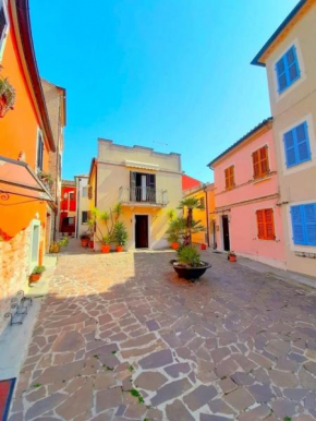 TRILO ALBINA delizioso cielo terra in centro a Numana